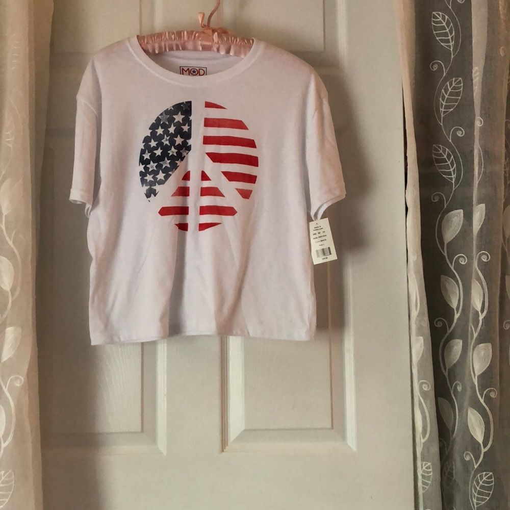 New Modern lux crop t shit top size L